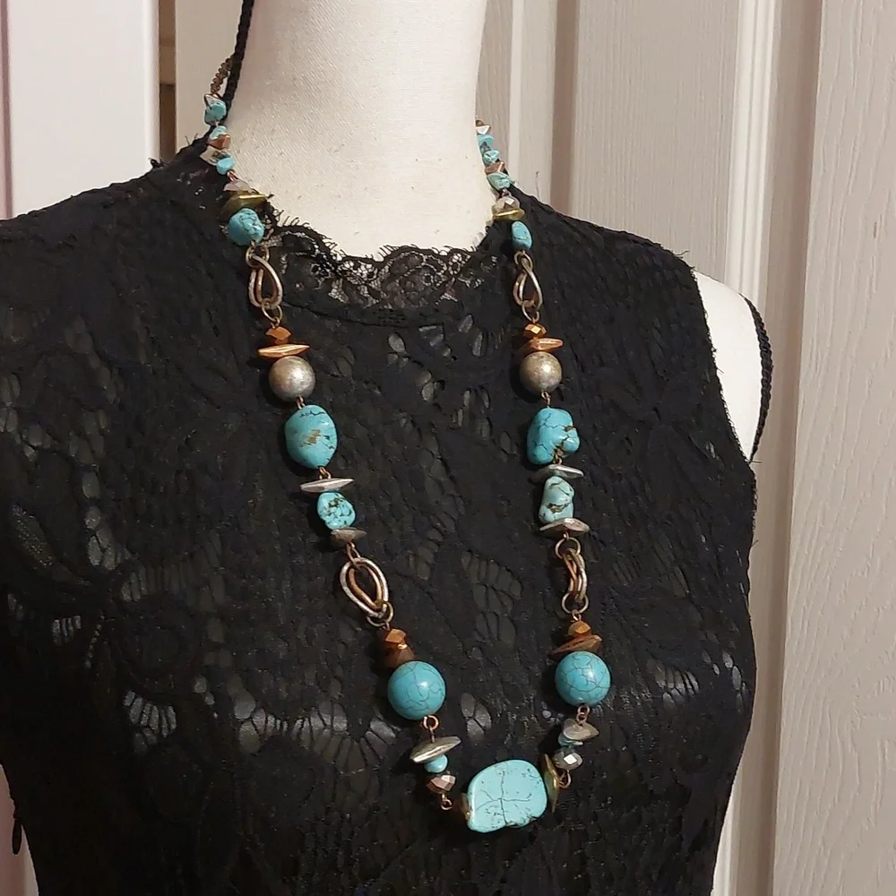 Laura Ashley Tustic Boho Southwestern Dyed Howlite Turquoise Bead Necklace - Picture 2 of 6